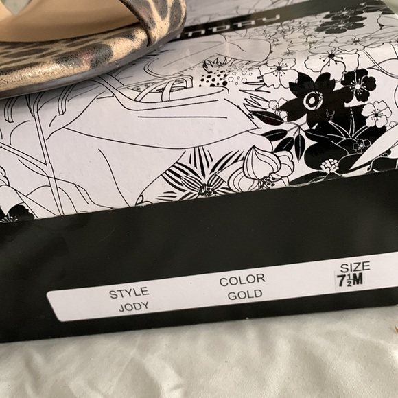 Leopard sandals, metallic gold by  CL Laundry-new - Picture 8 of 9